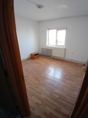 Apartament 2 camere, decomandat – str. Belsugului, Zona Orizont, Călărași
