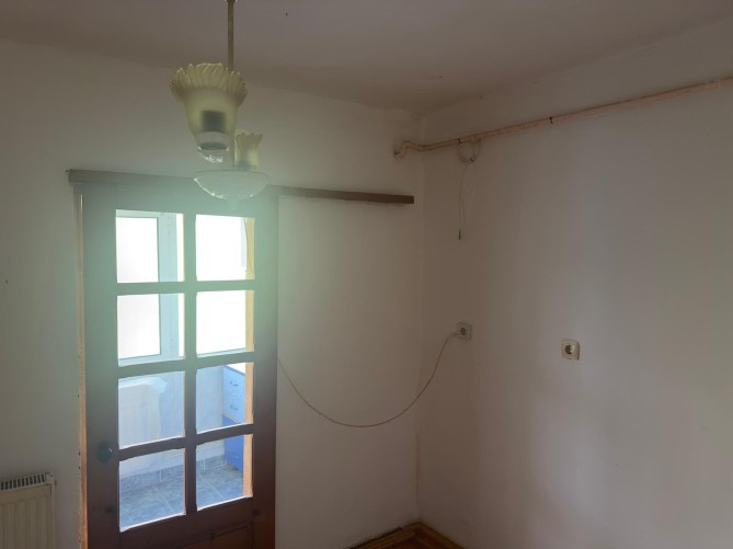 Apartament 2 camere si dependinte, blv. Constantin Brancusi, nr.11, etaj 2, Targu-Jiu, judetul Gorj