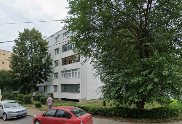 Apartament decomandat 3 camere și dependințe, Municipiul Roman, Jud. Neamț