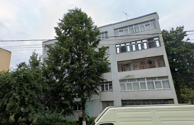 Apartament decomandat 3 camere și dependințe, Municipiul Roman, Jud. Neamț