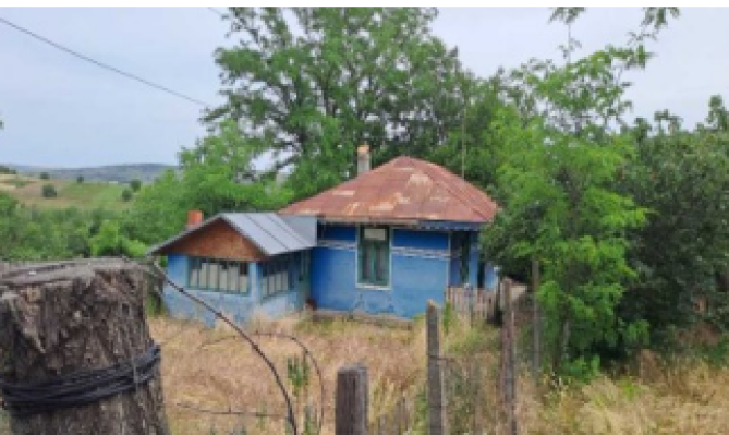 Teren intravilan cu constructie, sat Ciorasti, com. Priponesti, jud. Galati