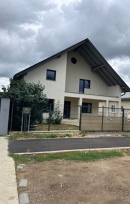 Cotă 1/2 din casă, magazie și teren, Loc. Bucecea, județul Botoșani