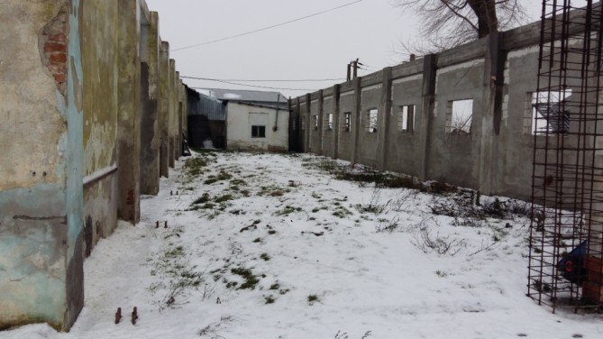 Teren 3.310 mp cu constructii - spatiu depozitare si logistica situat in Com. Romanu, Braila