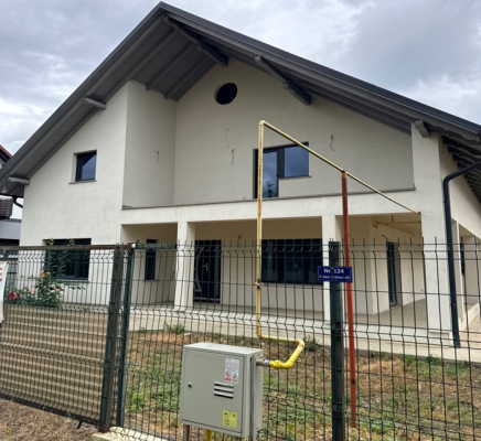 Cotă 1/2 din casă, magazie și teren, Loc. Bucecea, județul Botoșani
