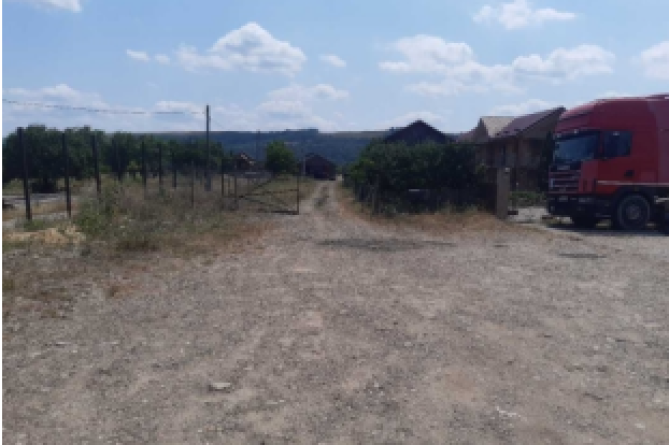 Teren agricol intravilan si extravilan com. Tulnici 2.458 mp.