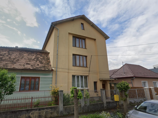 Cota de 3/16 din apartament la casă de locuit + cotă parte teren in Gheja, Strada Liliacului, județul Mureș