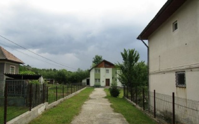 Casa cu teren, Loc. Fieni, Jud.Dambovita
