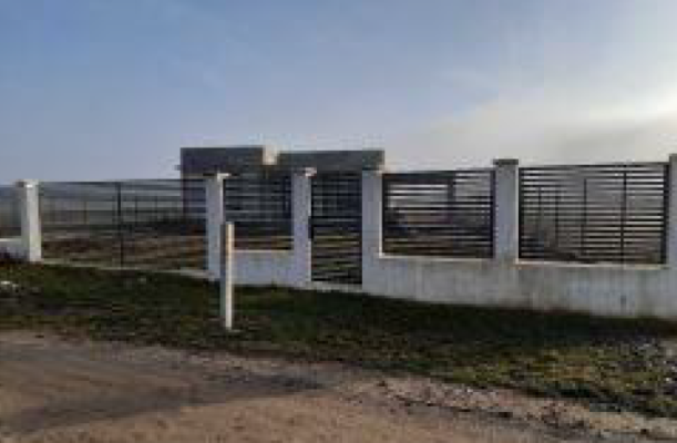 Cota de 1/2 din teren intravilan 2000 mp si casa "la rosu" in Sebeș, Strada Sălane, județul Alba
