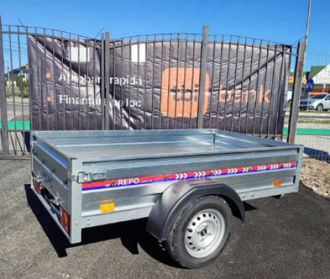 Renault Trafic plus remorca model Repo situate in Cezieni, ferma Cezieni, judetul Olt