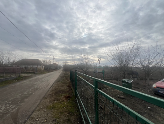 Casa de locuit in regim P cu teren intravilan in suprafata de 8400 mp situat in com Halmeu, sat Mesteacan