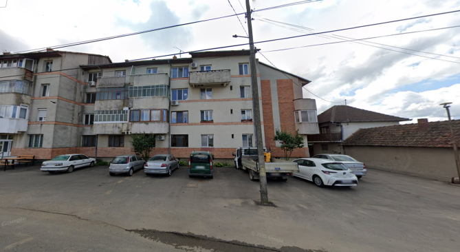 Cotă 3/16 din apartament 2 camere, decomandat, Balc, jud. Bihor