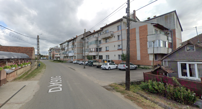 Cotă 3/16 din apartament 2 camere, decomandat, Balc, jud. Bihor