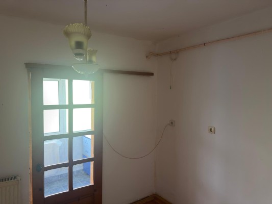 Apartament 2 camere si dependinte, blv. Constantin Brancusi, nr.11, etaj 2, Targu-Jiu, judetul Gorj