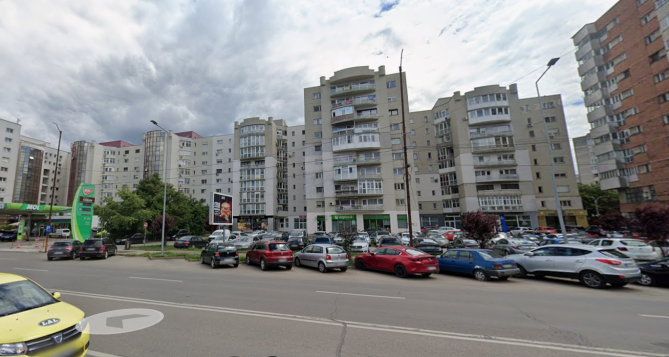Spatiu comercial zona benzinaria MOL str. 9 Mai, Bacau, jud. Bacau