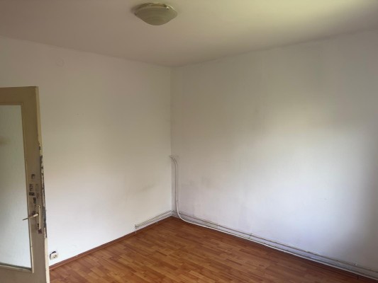 Apartament 2 camere si dependinte, blv. Constantin Brancusi, nr.11, etaj 2, Targu-Jiu, judetul Gorj