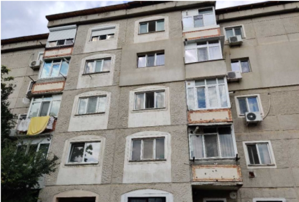 Cota de 1/2 din apartament 2 camere, Calarasi, str Cornisei