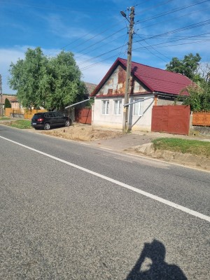 Casa si teren intravilan in suprafata de 2619 mp situat in Sacueni