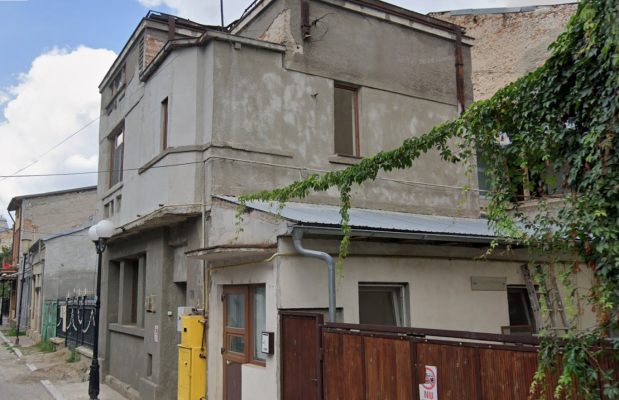 Cotă 3/8 din imobil – Apartament 2 camere, beci, terasă și teren intravilan, Municipiul Brăila, jud. Brăila BTM3035277