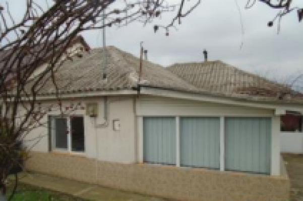 Cota 1/2 din casa cu teren Valu lui Traian, jud. Constanta