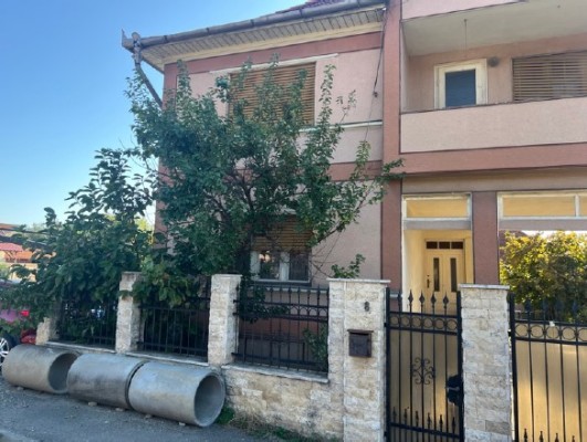 Cota de 3/8 din 1/2 din Casa P+E si teren in Pestis, jud. Bihor 5535596