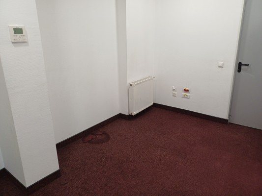Spatiu comercial zona benzinaria MOL str. 9 Mai, Bacau, jud. Bacau