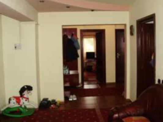 apartament 4 camere,str. Calea lui Traian,