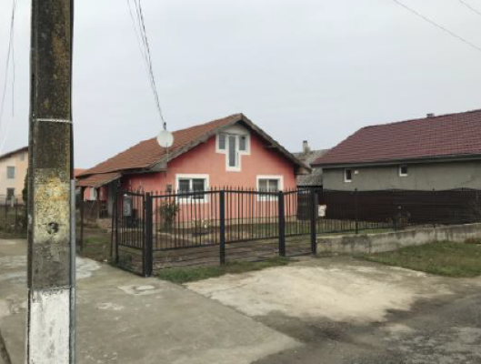 Casa si teren in suprafata de 834 mp situata in jud Bihor sat Cihei