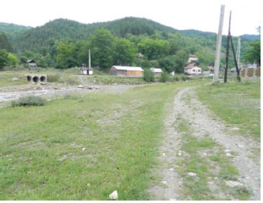 Spatiu comercial-magazin mixt cu teren