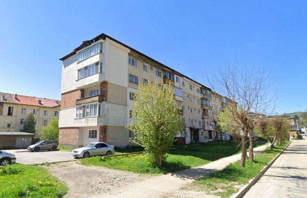 Apartament 3 camere in Petrila, Str. 8 Martie  BL. 11, parter