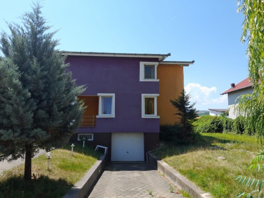 Casa D+P+E si teren in Petresti, str. Mihai Eminescu, nr. 67, jud. AB