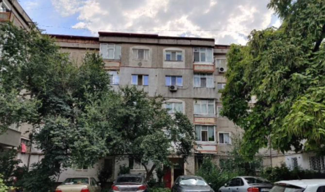 Cota de 1/2 din apartament 2 camere, Calarasi, str Cornisei