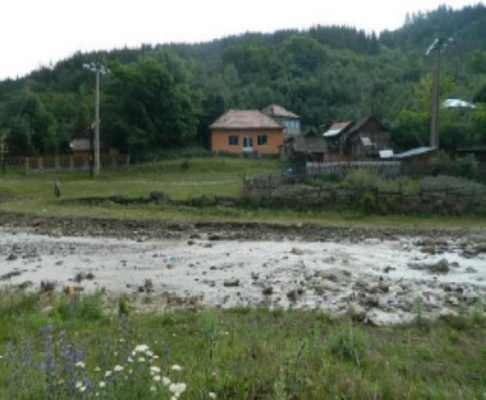 Spatiu comercial-magazin mixt cu teren