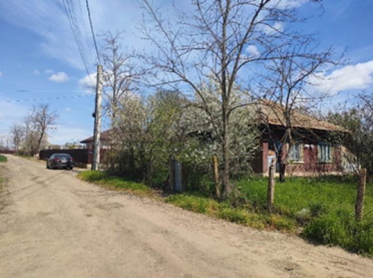 Cota 1/6 din casa si teren, strada Teiului, sat Coconi, judetul Calarasi