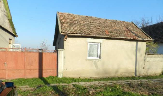 Casa de locuit si teren intravilan in suprafata de 4307 mp situata in loc Dorobanti jud Arad