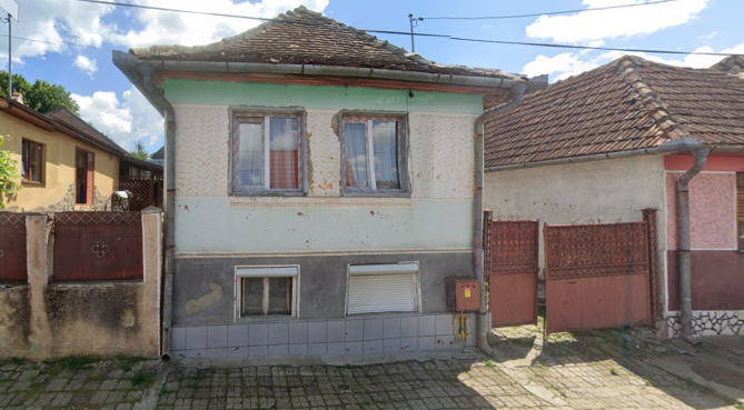 TEREN + CASĂ  situată în Agnita, Str. Floreasca,  jud. Sibiu