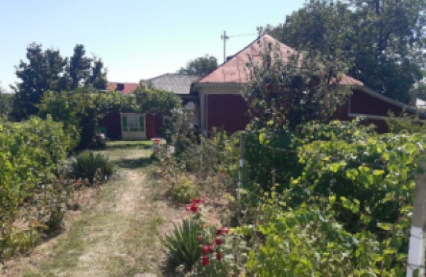 Cota de 1/8 din casa cu teren sat Gagesti, com. Bolotesti, jud. Vrancea