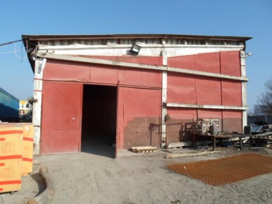 Teren intravilan 9.765,13 m.p. si constr. C1- magazie, C2- rampa, C3-birou, C4- magazie, C5- cabina pod bascul, C6- pod bascul, C7- magazie, C8- magazie in suprafata construita de 1.050.62 m.p.