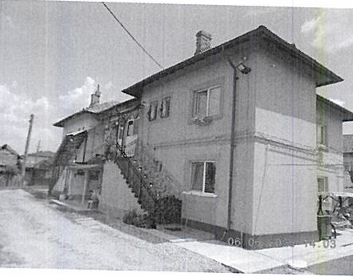 Cota 1/2 din apartament 3 camere si dependinte,