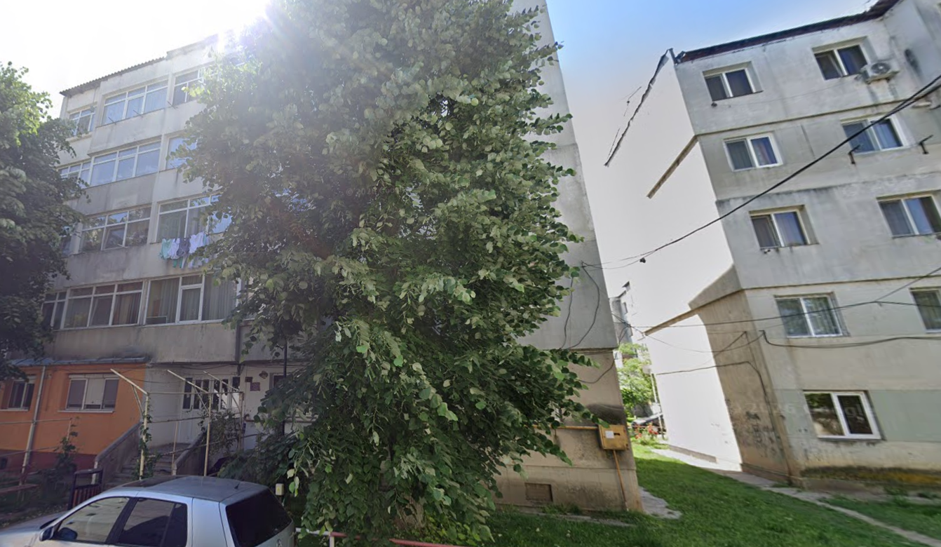 Apartament cu 3 camere si dependinte situat pe strada Isbiceanu, Parter, Rosiorii de Vede,  judetul Teleorman
