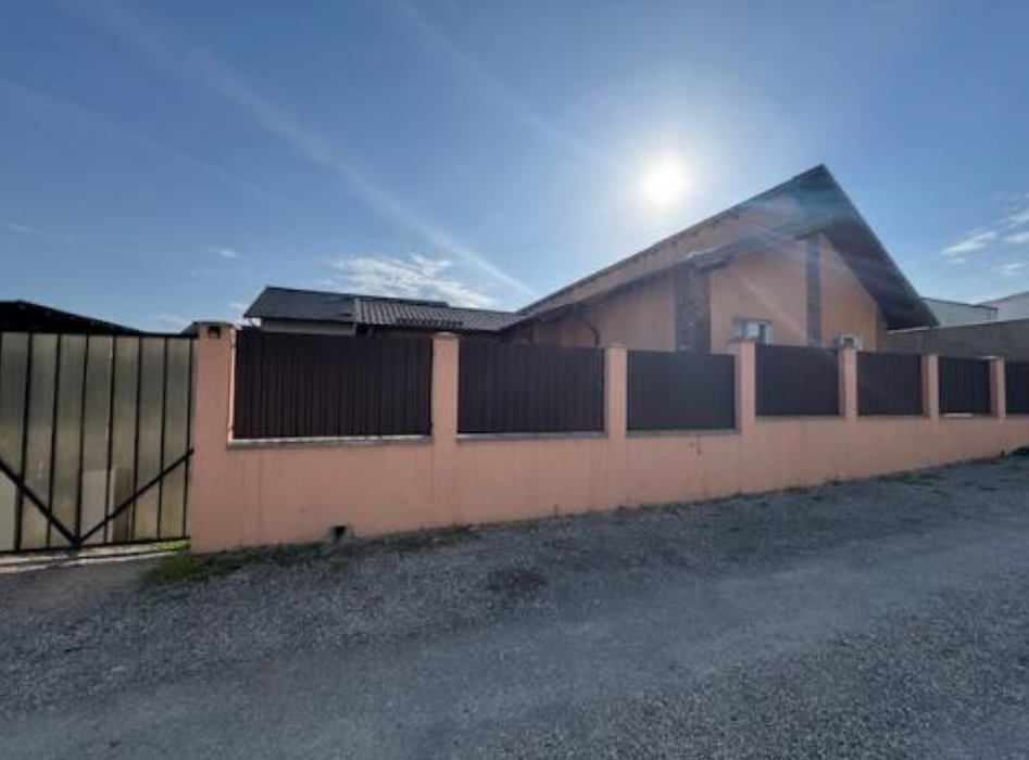 Casa + teren in Livezeni, str. Paraului, Jud. Mures