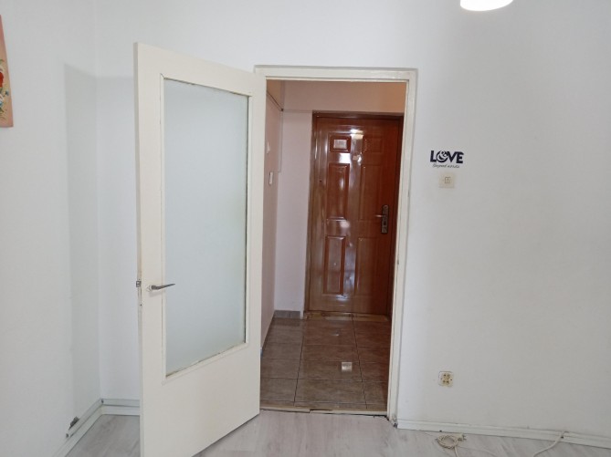 Apartament 1 cameră, decomandat zona Garii, str. Traian– Constanța, județul Constanța REO647