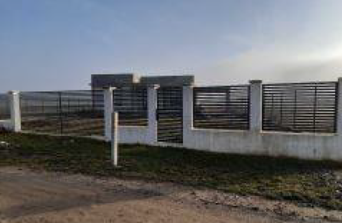 Cota de 1/2 din teren intravilan 2000 mp si casa "la rosu" in Sebeș, Strada Sălane, județul Alba