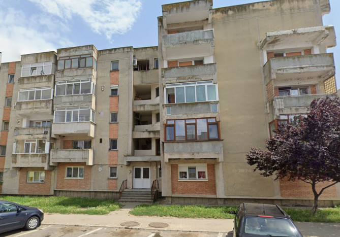 Cota 1/8 din apartament 2 cam, decomandat, confort 1, oras Babadag, jud. Tulcea 6401863
