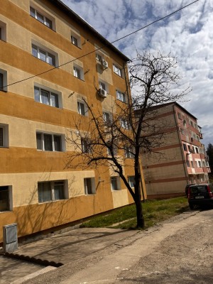 Apartament 3 camere, etaj intermediar, Municipiul Reșița, jud. Caraș-Severin
