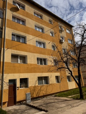 Apartament 3 camere, etaj intermediar, Municipiul Reșița, jud. Caraș-Severin