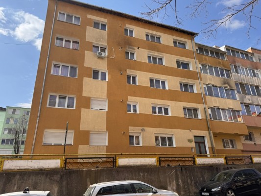 Apartament 3 camere, etaj intermediar, Municipiul Reșița, jud. Caraș-Severin