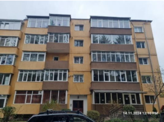 Apartament cu 3 camere si dependinte, etajul 4, localitatea Campulung, judetul Arges