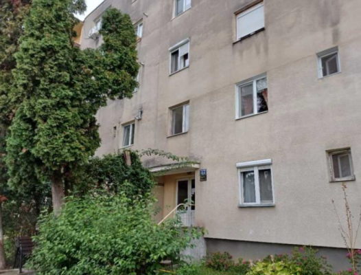 Cotă de 1/8 din apartament cu 3 camere, Turda, str. Lotus, nr.19, etaj 3, bl. B1,județul Cluj