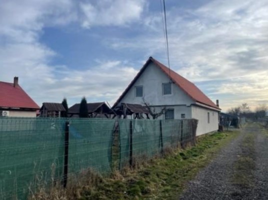 Casa P+M cu anexe si teren in Gurghiu, jud. Mures