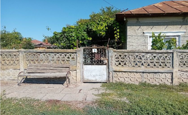Cota de 1/4 din casă si teren de 705 mp în Chirnogi, jud. Călărași – Str. Papadiei